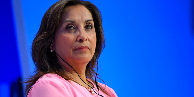 La Fiscalía de Perú abre una investigación contra la presidenta Boluarte por presunto enriquecimiento ilícito y omisión en declarar bienes