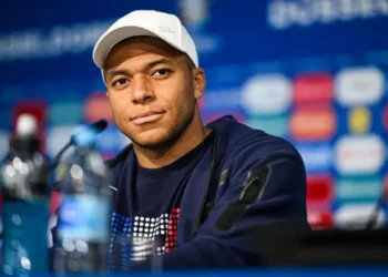 El inédito llamado de Mbappé y más de 200 deportistas a votar en contra de los extremos en las legislativas de Francia