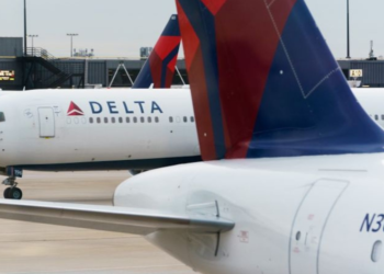 Un problema masivo de comunicaciones deja en tierra vuelos de las principales aerolíneas de EE.UU. y otros países