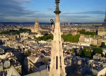 Esta pareja se enamoró escalando ilegalmente los edificios más altos del mundo
