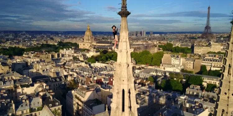 Esta pareja se enamoró escalando ilegalmente los edificios más altos del mundo