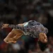 Gimnasia artística. La Diosa Biles deslumbra París en su regreso: una legión de fieles, un tobillo vendado y Tom Cruise en la grada