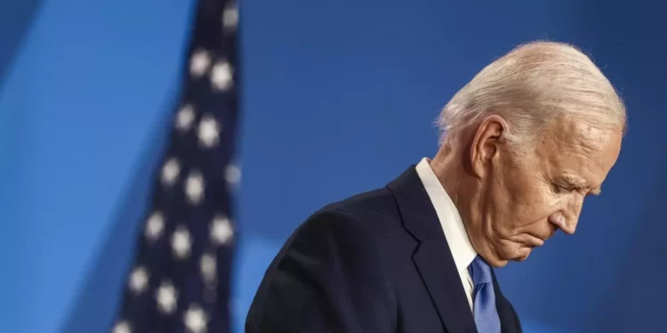 Biden se olvida el nombre de su secretario de Defensa y lo llama “el tipo negro”: afirman que podría bajarse este fin de semana