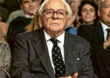 Anthony Hopkins, en Lazos de vida, conmueve como el “Schindler británico” que salvó a 669 niños de los nazis