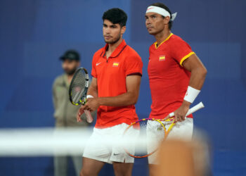 El momento olímpico del día: Rafael Nadal y Carlos Alcaraz, la nueva dupla favorita del tenis, gana en su debut en dobles