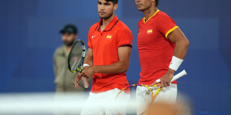 El momento olímpico del día: Rafael Nadal y Carlos Alcaraz, la nueva dupla favorita del tenis, gana en su debut en dobles