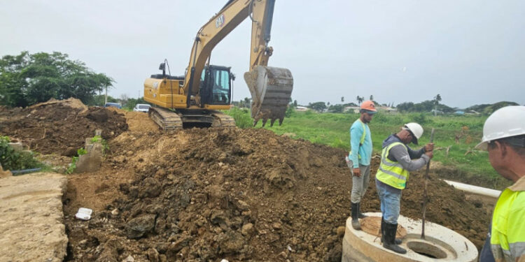 Wellington Arnaud promete en 10 meses entregar obra sanitaria de Mao