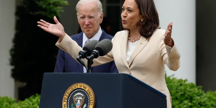 Los demócratas temen tanto mantener a Biden como reemplazarlo