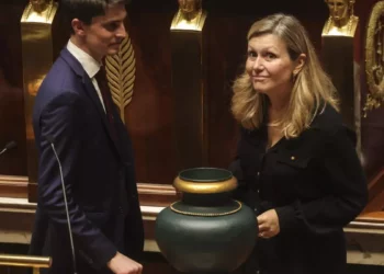 Macron arrebata a la izquierda la presidencia de la Asamblea francesa con los votos de la derecha