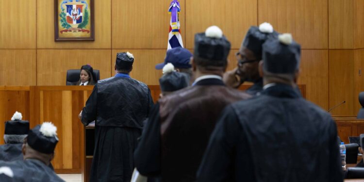 El jugoso honorario de los abogados contratados por el Estado para casos de corrupción: «Solo en seis acuerdos en Calamar, esos juristas obtendría más de RD$385 millones».