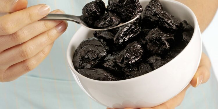 Quiénes no deben consumir ciruelas pasas y por qué