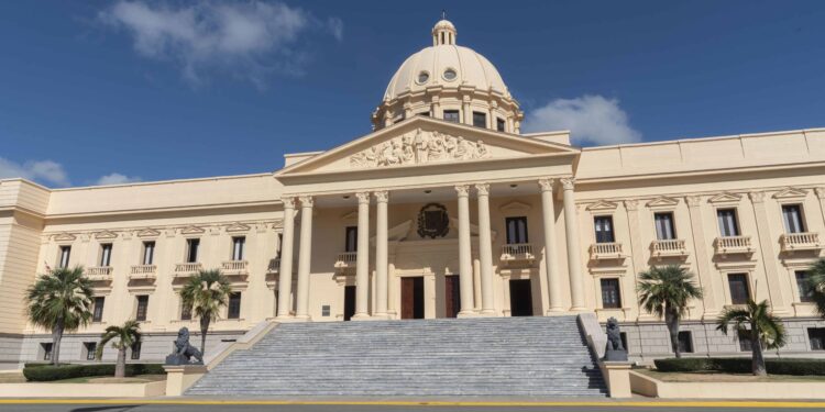 Uno por uno: conozca los 38 funcionarios que han sido cambiados o destituidos por Luis Abinader