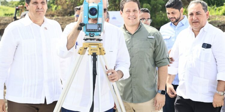 Presidente Abinader y Ministro Bonilla inician construcción de Hospital Traumatológico de San Cristóbal