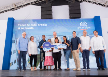 Presidente Abinader y Ministro Bonilla entregan 250 nuevas viviendas en Hato del Yaque, Santiago