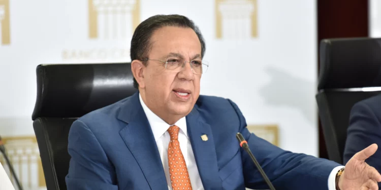 Héctor Valdez Albizu: entre los funcionarios que recibe mayor nivel valoracion y más conocidos por la población a la vez, según encuesta SONDEOS