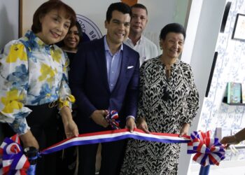 Wellington Arnaud y Besaida Santana inauguran sala de lactancia materna en INAPA