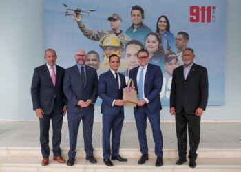 911 recibe visita subsecretario adjunto del Programa INL del Gobierno de los EE. UU.