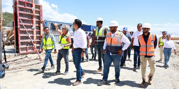Wellington Arnaud supervisa obras en la región Norte  