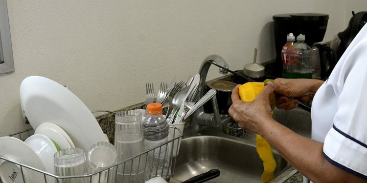 El proyecto de modernización del Código de Trabajo amplía los derechos de las trabajadoras domésticas