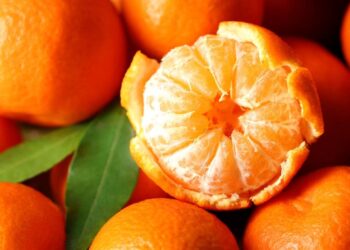 Qué beneficios tiene comer mandarina por la noche