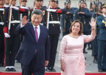 Con Perú bajo el foco por foro de APEC, también lo está una de las líderes más impopulares del mundo