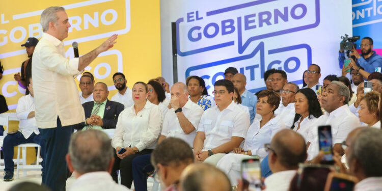 Presidente Abinader lanza programa «El Gobierno Contigo», con el cual busca resolver problemas puntuales planteados por las comunidades; desarrolla agenda de actividades