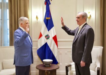 Presidente Abinader juramenta como nuevos ministros de Obras Públicas y de Educación a Eduardo Estrella y Luis Miguel De Camps*