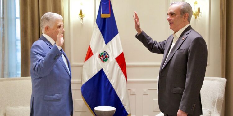 Presidente Abinader juramenta como nuevos ministros de Obras Públicas y de Educación a Eduardo Estrella y Luis Miguel De Camps*