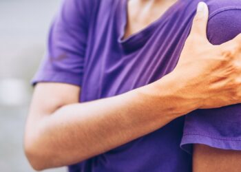 Por qué se puede adormecer el brazo izquierdo y cuándo preocuparse