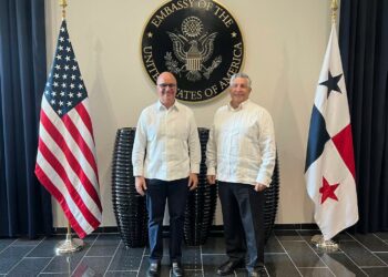 Director general IDAC trata temas de interés para sistema aeronáutico RD, con director de la Oficina Hemisférica FAA