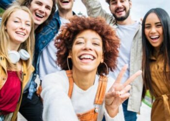 Cuáles son los tres tipos de amigos que te hacen feliz, según Harvard: ¿conciden con los tuyos?