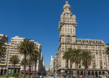 Semana de Turismo, Criolla y hasta de la Cerveza: el país que le quitó el «santa» a la semana clave de los cristianos