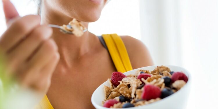 Los alimentos que disminuyen el estrés, según experta nutricionista