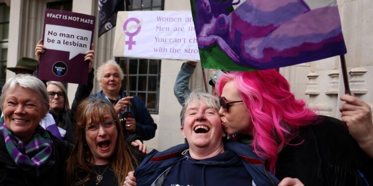 Polémica en Gran Bretaña: la Corte Suprema afirma que las personas trans no son legalmente mujeres