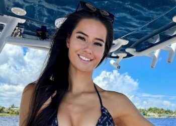 La modelo de OnlyFans que mide casi dos metros, sufrió burlas toda la infancia y hoy gana millones gracias a su altura