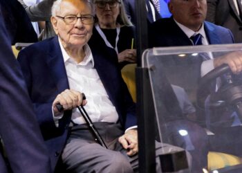 Rompió el silencio Warren Buffett: a los 94 años, anunció su retiro y le dejó una fuerte advertencia a Donald Trump