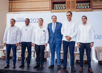 Foros Business reúne a representantes de instituciones públicas en conversatorio sobre salud e innovación