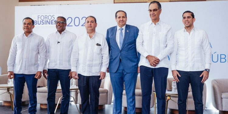 Foros Business reúne a representantes de instituciones públicas en conversatorio sobre salud e innovación