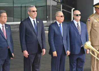 Dominicanos valoran la gestión de Abinader pese a la incertidumbre económica.