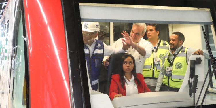 Presidente Abinader realiza recorrido exitoso durante prueba dinámica en Línea 2C del Metro de Santo Domingo
