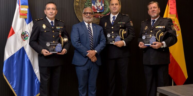 Cónsul dominicano en Madrid reconoce apoyo de la Policía de España a los dominicanos