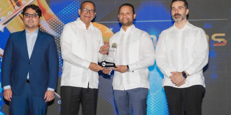 ANPRAS reconoce al Ing. Ramón Aguilera Santana por su destacada trayectoria y aportes al desarrollo del sector asfaltero nacional