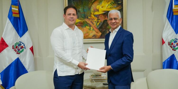 El Poder Ejecutivo, vía el Ministro del MIVED, deposita en el Senado anteproyecto de modificación de la Ley 160-21