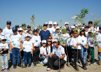 Voluntariado Banreservas siembra 1,500 caobas criollas en Navarrete durante el Mes de la Reforestación