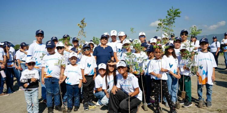 Voluntariado Banreservas siembra 1,500 caobas criollas en Navarrete durante el Mes de la Reforestación