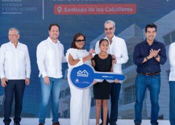 Presidente Abinader y ministro Bonilla entregan 180 nuevas viviendas y una escuela básica  en Hato del Yaque, Santiago